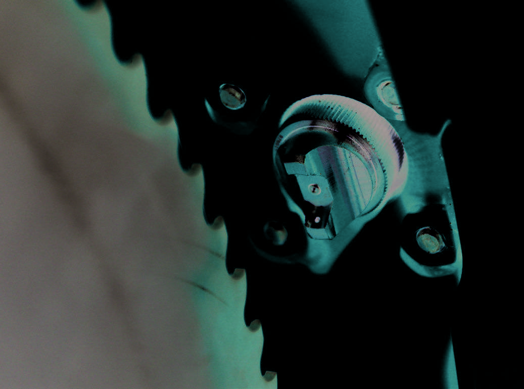 Precision saw blade cutting with Dietronic lubrication