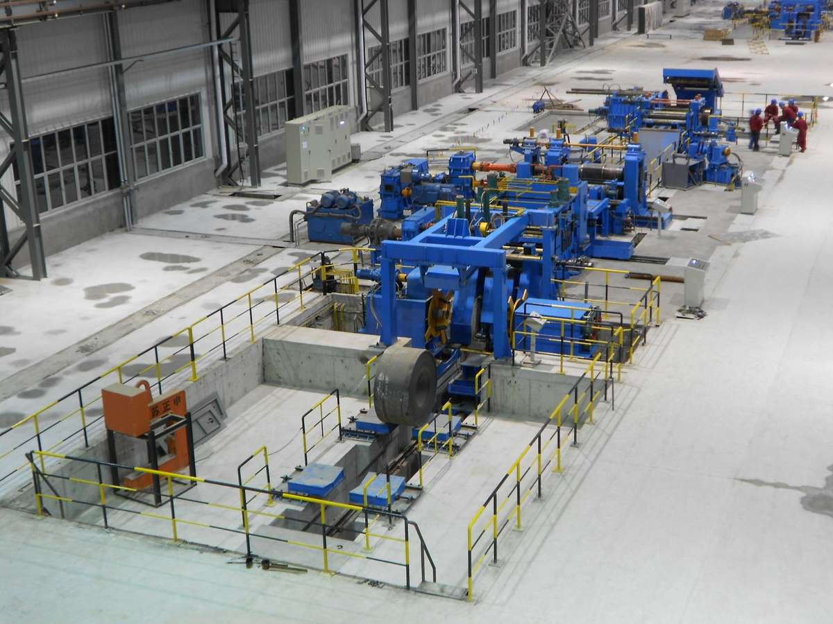 Steel slitting line installation